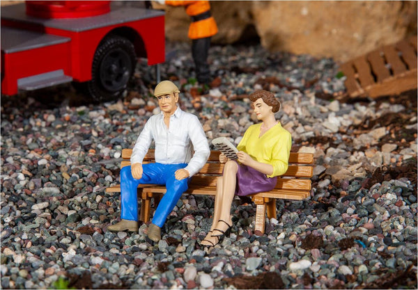 Pola 331501 G Figurines, Sitting People 1, 2pcs