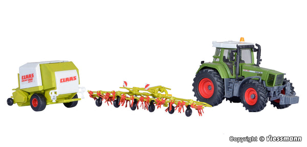 kibri 12233 H0 FENDT Tractor With Accessory Equipment