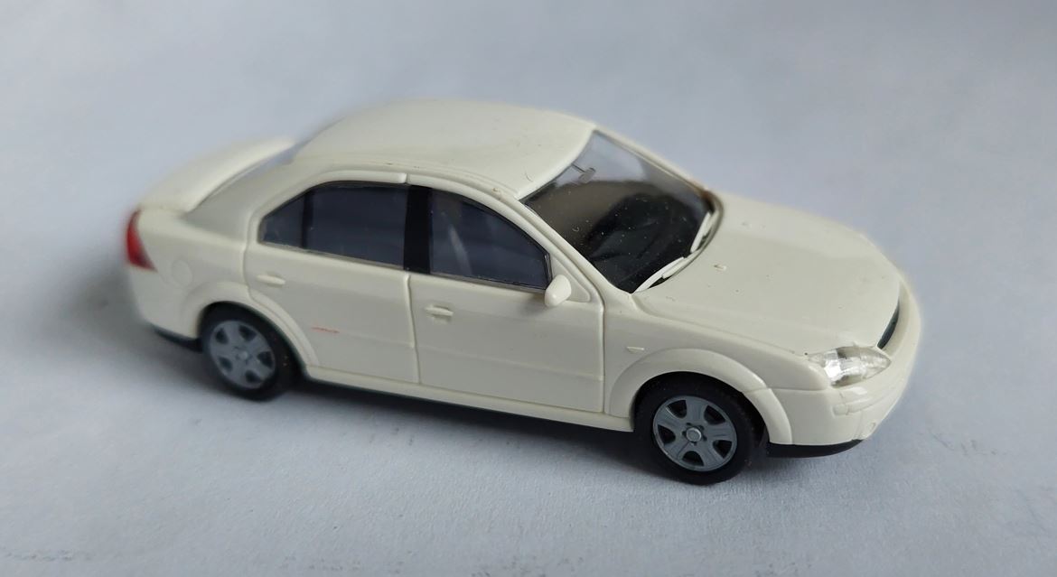 Rietze 99000fomocrwh H0 Ford Mondeo Ghia, Cream White Without Box