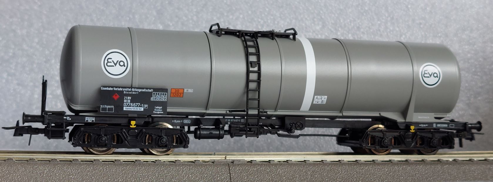 Roco 67850 H0 Tank Car from Private Company Eva, Registered With DB