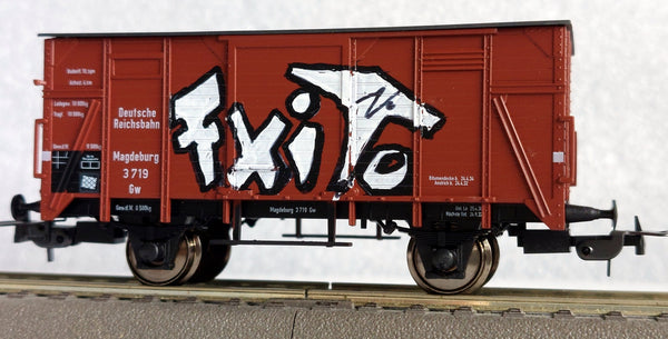 Tillig 76519 srgr H0 Box Car, Ep II, Manually Painted With Graffiti